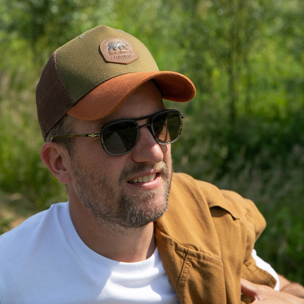 EXPLORING Khaki trucker cap