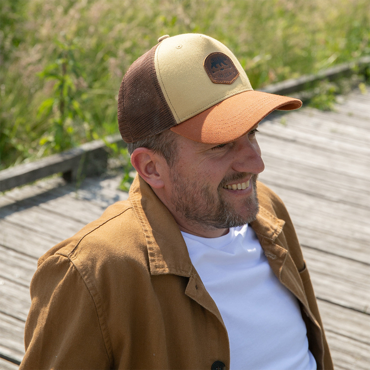 EXPLORING Trucker Cap Beige