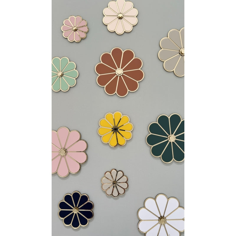Décoration murale grande fleur beige