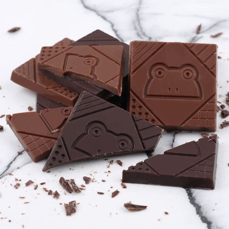 Box of 4 milk and dark “Love” squares