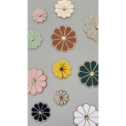 Décoration murale grande fleur beige